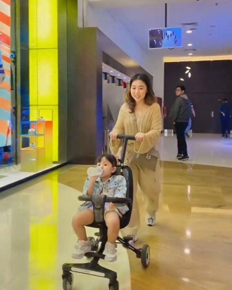 Instagram.com/kikysaputrii